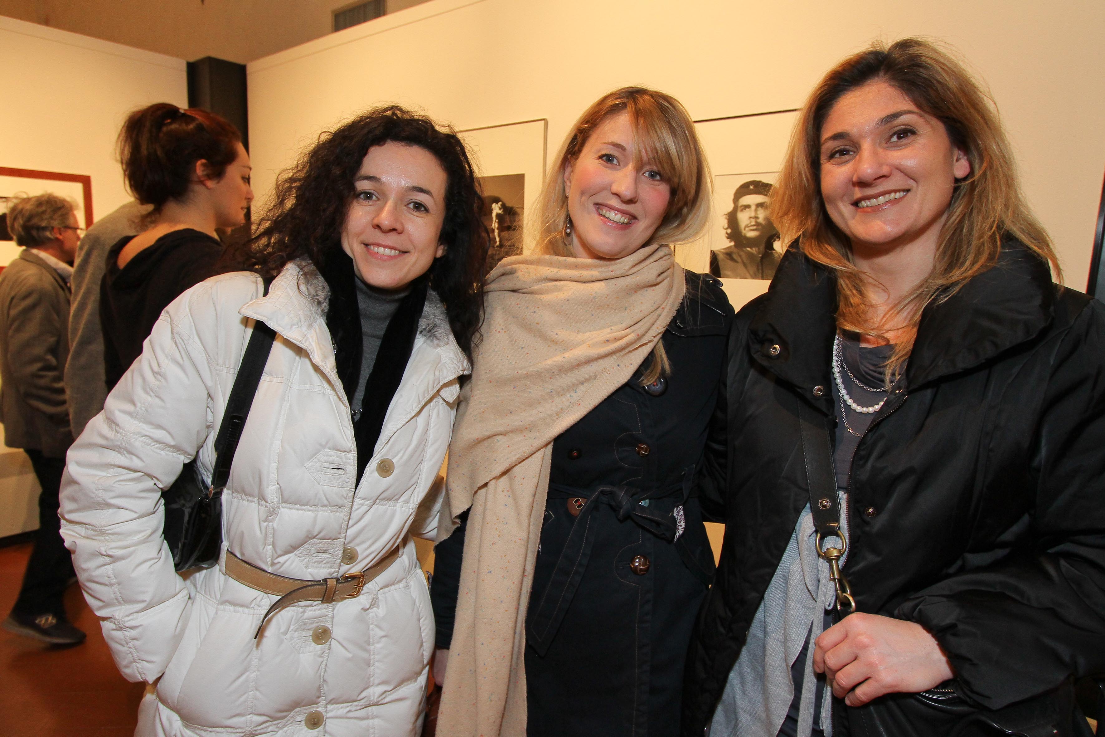 PRESSPHOTO Firenze, Museo Alinari, mostra fotografica Controverses. nella foto Paola Marchetti, Ilaria Calamandrei e Giada Cantini