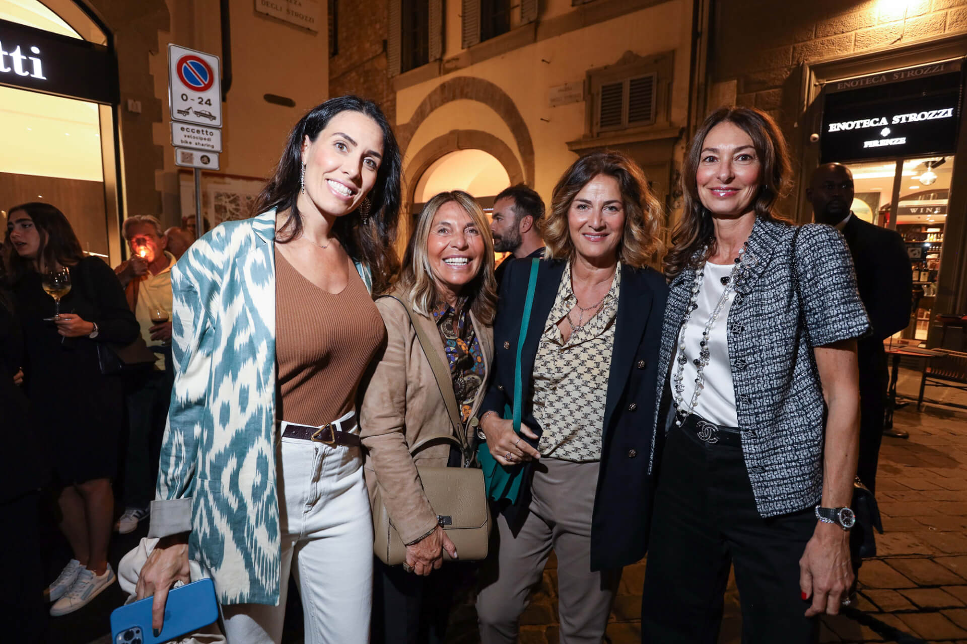 Cinzia Cecconi, Maddalena Nullo, Ilaria Balestreri, Paola Sanna


